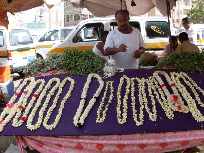 ‪تعد مدينة عدن أهم الأسواق التجارية لبيع الفل اللحجي‬ تعد مدينة عدن أهم الأسواق التجارية لبيع الفل اللحجي (الجزيرة نت)