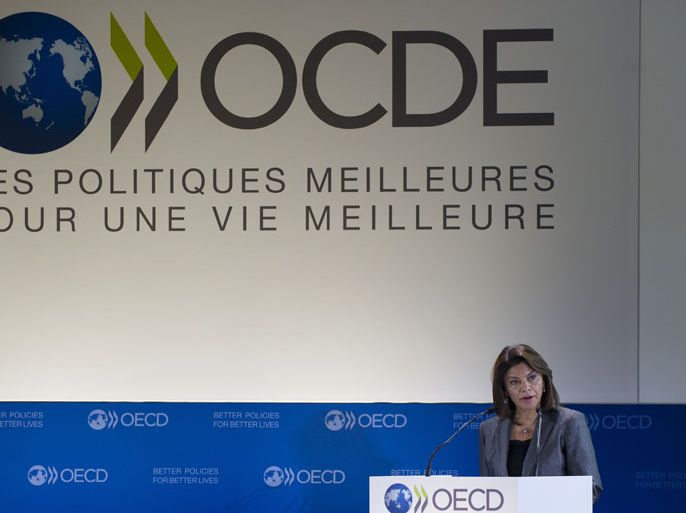 epa03229891 Costa Rican President, Laura Chinchilla makes her speech during the session of the Organization for Economic Cooperation and Development (OECD) Forum at the OECD headquarters, in Paris, France, 22 May 2012. EPA/CHRISTOPHE KARABA