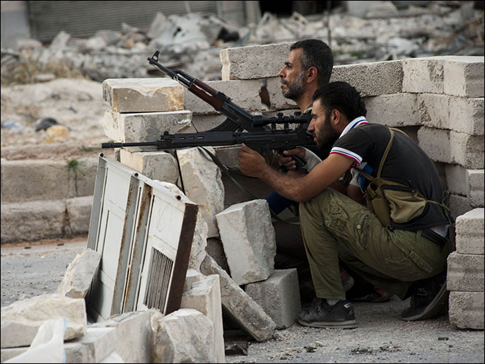 مسلحو الجيش الحر يواجهون الترسانة العسكرية السورية بالأسلحة الخفيفة (الفرنسية)