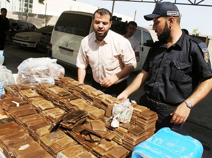 اتلاف مخدرات في وقت سابق في غزة من قبل النيابة العامة