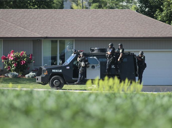 Oak Creek, Wisconsin, UNITED STATES : OAK CREEK - AUGUST 5: Various police personnel walk away from the site just outside of where swat teams had surrounded the Sikh Temple of Wisconsin where a gunman stormed the mass and opened fire August, 5, 2012 Oak Creek, Wisconsin. At least six people were killed when a shooter opened fire on congregants in the Milwaukee suburb. The shooter who was later shot dead by a police officer. Darren Hauck/Getty Images/AFP== FOR NEWSPAPERS, INTERNET, TELCOS & TELEVISION USE ONLY ==