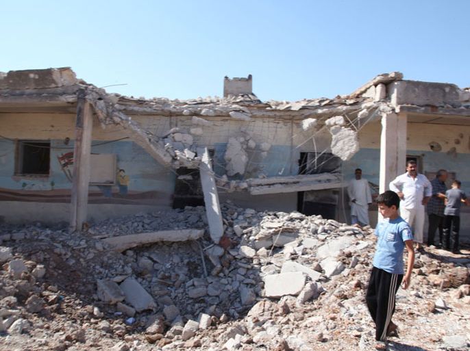الاهالي يتفقدون الدمار في مدرسة تماضر بعد القصف صباح اليوم - قصف لريف حلب والمعاناة تتفاقم - مدين ديرية