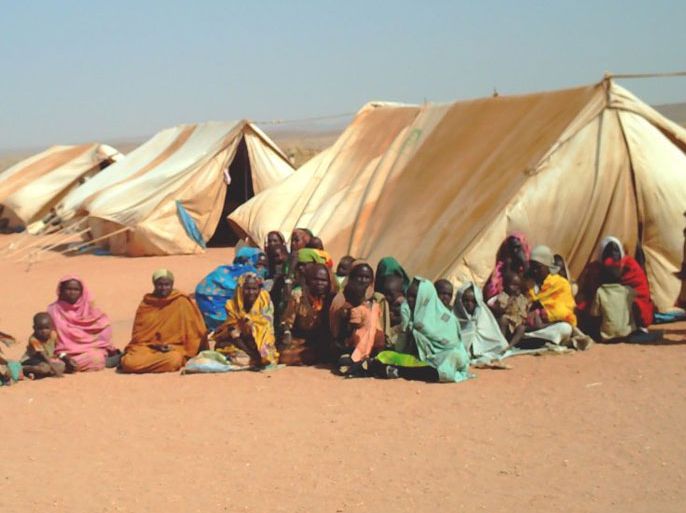 نازحون بأحد المخيمات في دارفور ( إرشيف الجدزيرة نت) - اليوناميد تدخل طرفا في صراع دارفور - عماد عبد الهادي الخرطوم