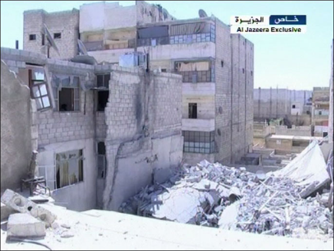 ‪آثار قصف سابق تعرض له أحد أحياء مدينة حلب‬ (الجزيرة)