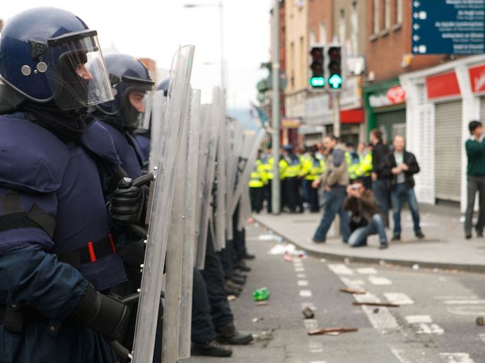 Irish riot police face protesters of republican groups in Dublin, Ireland, 17 May 2011, during the visit of Britain's Queen Elizabeth II. Protestors blocked traffic and then later began throwing rocks, bricks, bottles and fireworks at Gardai (police). Queen Elizabeth II is on an historic four day state visit to Ireland. EPA/ENDA DORAN