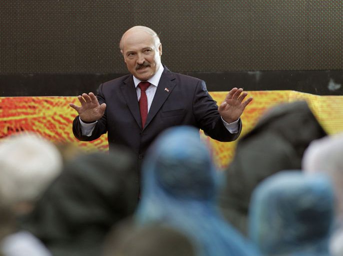 Gorki, -, BELARUS : Belarussian President Alexander Lukashenko speaks as he attends the Dazhynki harvest festival in the town of Gorki, some 270 km (168 miles) east of Minsk, on September 21, 2012.The ex-Soviet state holds parliamentary elections on September 23, two years after a presidential poll ended in the beating and arrest of hundreds of protesters who had accused President Alexander Lukashenko of vote rigging. AFP PHOTO / POOL / VASILY FEDOSENKO
