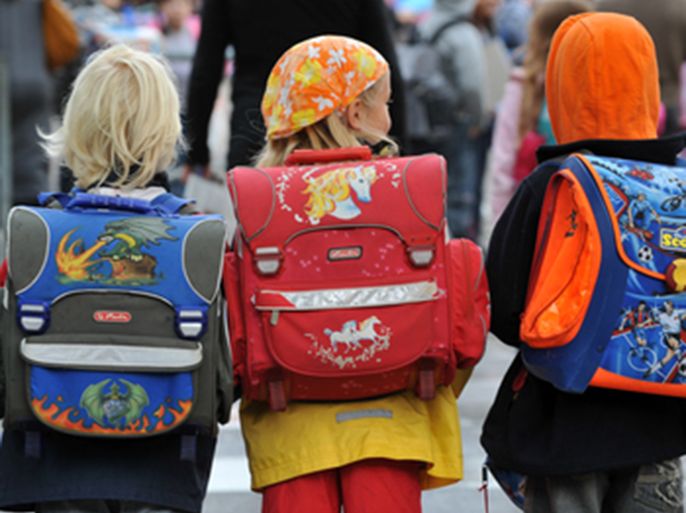 الأسرة, الآباء, الأطفال, المدرسة, الصحة, نصائح وإرشادات الحقيبة المدرسية الثقيلة قد تُصيب الطفل بآلام الظهر