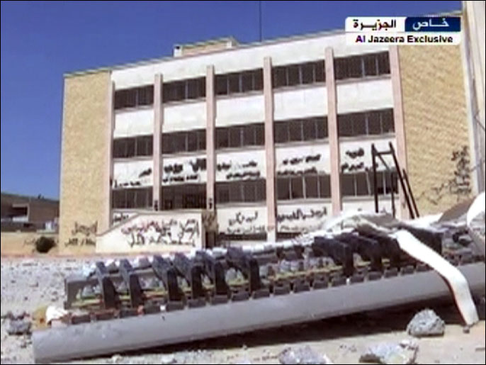 المدارس لم تسلم من قصف القوات النظامية (الجزيرة)