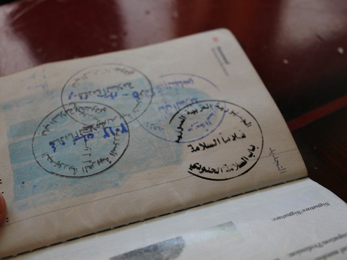 ‪سوريا سمحت بتمديد العمل بجوازات سفر المقيمين بالخارج لمدة سنتين‬ (الجزيرة)