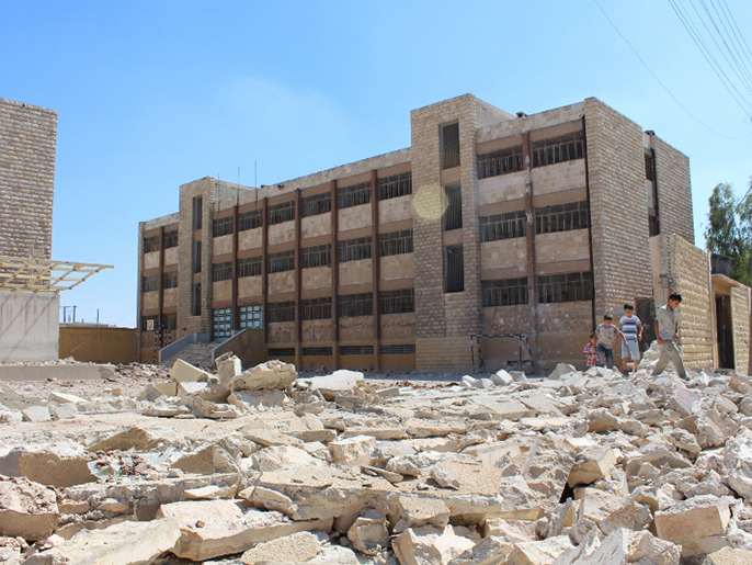 نحو 70% من مدارس حلب لم تفتح أبوابها لطلابها في يومها الدراسي الأول (الجزيرة)