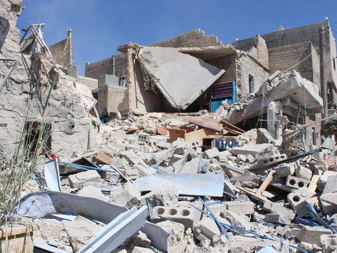 آثار القصف بادية على مباني حلب(الجزيرة)