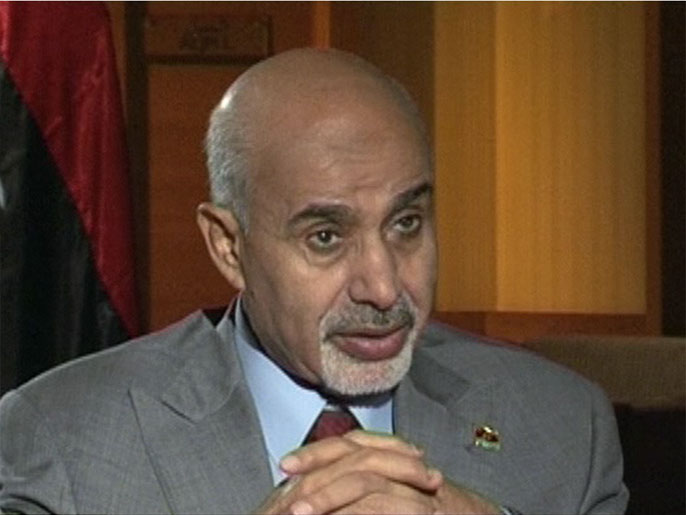  رئيس المؤتمر الوطني محمد يوسف المقريف قال إنه يتحمل مسؤولية جلب السنوسي(الجزيرة)  