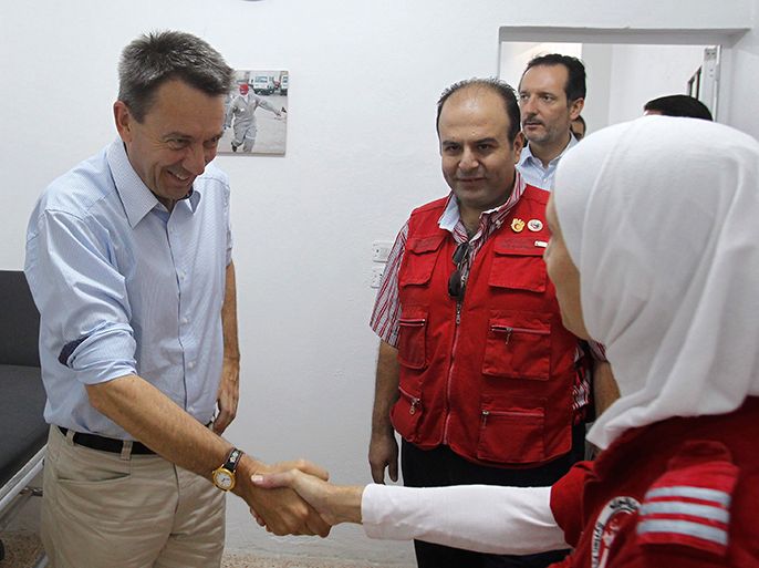 Red Cross President Peter Maurer (L) shakes hands with a Syrian Red Crescent volunteer during his visit to the Red Crescent centre at Moadamya area near Damascus September 4, 2012, where there are protests against the regime of Syrian President Bashar al-Assad. Assad pledged on Tuesday to allow the Red Cross to expand its humanitarian operations in the war-torn country, a spokesman for the independent aid agency said. REUTERS