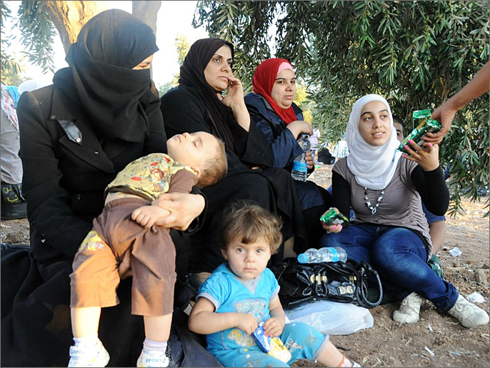 عائلة من الخادية في حمص تقول إنها لجأت بعد أن قتلت أمهم وأحرق بيتهم (الجزيرة نت)