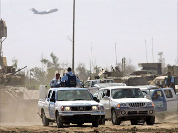 r/a military airplane takes off as iraqi police prepare to take over security at the main checkpoint leading to baghdad international airport september 9, 2005. iraq's government ordered its forces to reopen baghdad airport on friday after the british private security company which polices it closed the terminal to passengers in a bid to force ministers to pay unpaid bills. reuters/ceerwan aziz (رويترز)
