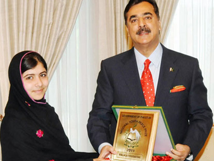 رئيس وزراء باكستان يسلم مالالا جائزة حكومية لنشاطها بمجال تعليم البنات (الأوروبية)