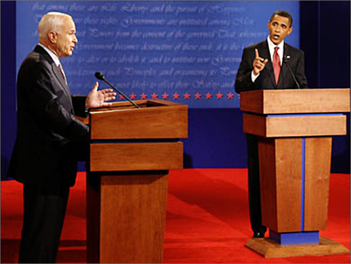 ‪أوباما خلال مناظرته منافسَه الجمهوري جون ماكين التي سبقت الانتخابات الرئاسية الماضية‬ (رويترز-أرشيف)