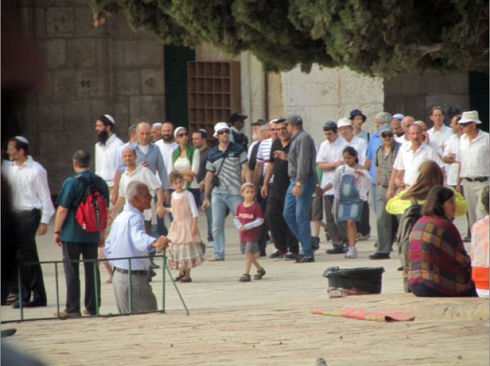 8 الجماعات اليهودية تقتحم الأقصى تحت حماية اذرع الأمن وشرطة الاحتلال