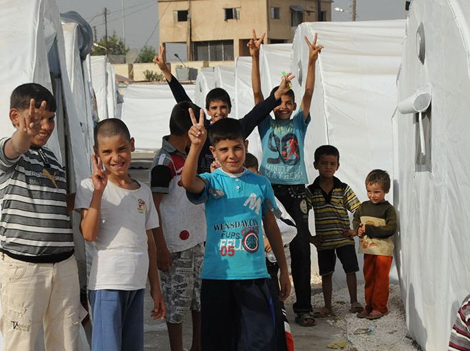مخيم باب السلامة يعج بالاطفال بشكل لافت - أطفال سوريا ينعون عامهم الدراسي - محمد النجار – الحدود السورية التركية