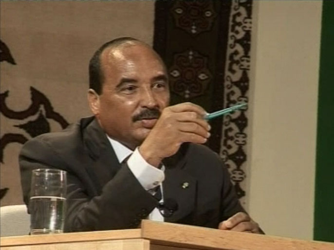 ‪‬ الرئيس الموريتاني تحدث عن صفقة مروحيات الزينو الفرنسية(الجزيرة)