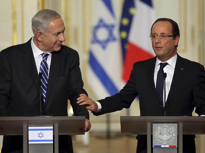 France's President Francois Hollande (R) and Israel's Prime Minister Benjamin Netanyahu attend a joint news conference at the Elysee Palace in Paris, October 31, 2012. REUTERS/Philippe Wojazer