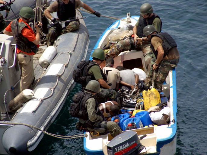 epa01805002 A handout picture provided on 24 July 2009 by the Turkish Military shows alleged Somalian pirates captured by Turkish navy commandos, on a boat after an operation in the Gulf of Aden. The military said in a statement that the commandos aboard the TCG Gediz frigate, part of a NATO force patrolling the seas, raided the skiff 24 July morning upon a request to block it before it could attack a ship. EPA/TURKISH MILITARY / HANDOUT EDITORIAL USE ONLY/NO SALES
