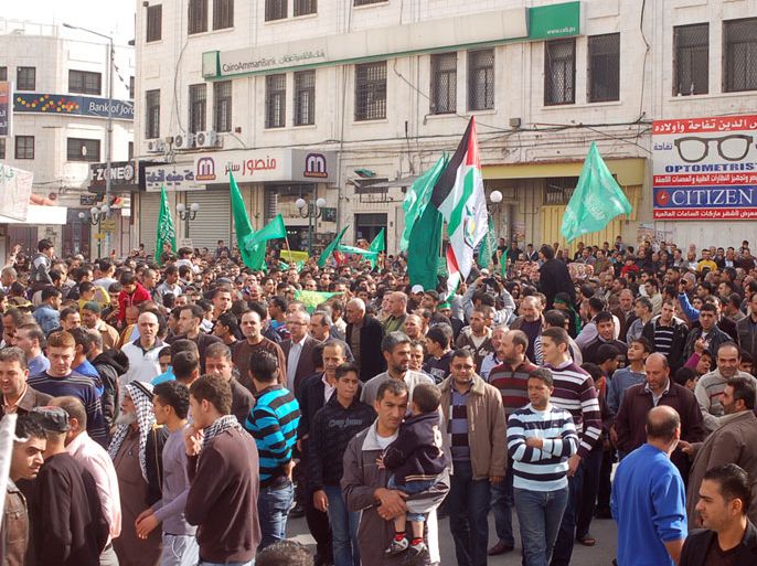حماس اطلقت مسيرات واسعة بالضفة الغربية تضامنا مع غزة-مسيرة حماس بنابلس- الجزيرة نت5