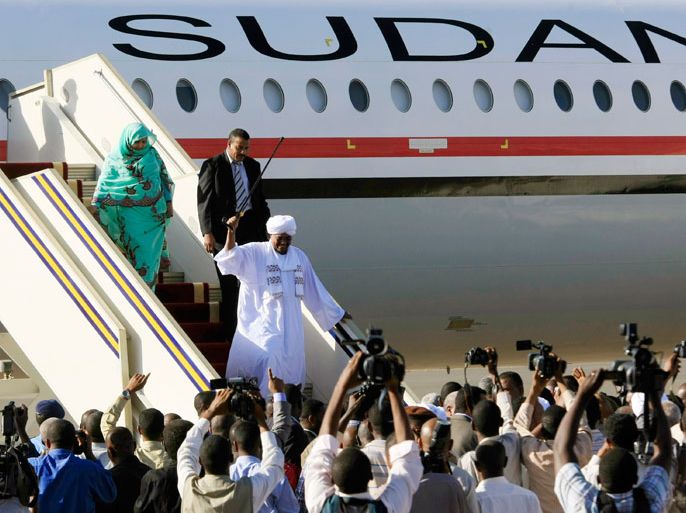 Sudan's President Omar al-Bashir is welcomed during his arrival from Saudi Arabia at Khartoum Airport after returning from vocal cord surgery in the kingdom November 14, 2012