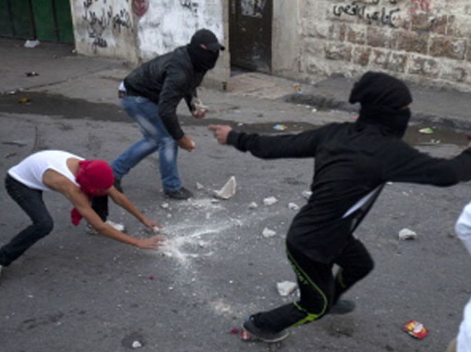 JER011 - JERUSALEM, -, - : Masked Palestinian youths hold stones as they clash with Israeli security forces in the Arab Jerusalem neighbourhood of Issawiya on November 15, 2012. The United States blamed Hamas for an explosion of violence in Gaza after salvoes of rockets were fired into Israel in retaliation for the killing of the group's military chief. AFP PHOTO/AHMAD GHARABLI