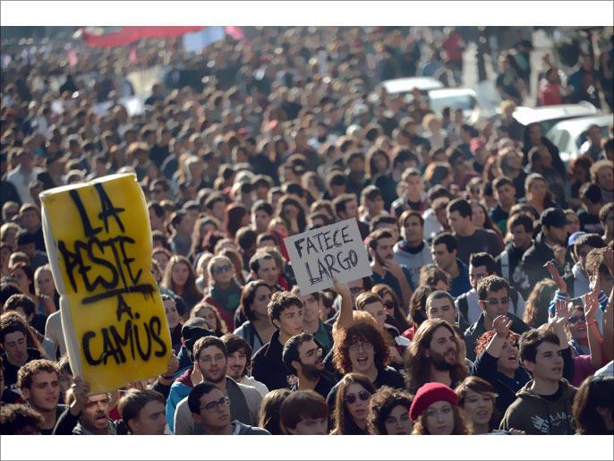 Students march during a demonstration against tax hikes on university fees and a cut in scholarships in the wake of the economic crisis on November 24, 2012 in Rome. AFP PHOTO / FILIPPO MONTEFORTE
