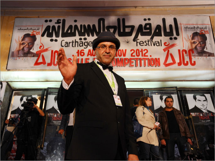 المخرج التونسي محمد الرزن أمام قاعة الكوليزي التي شهدت عرض فيلمه 