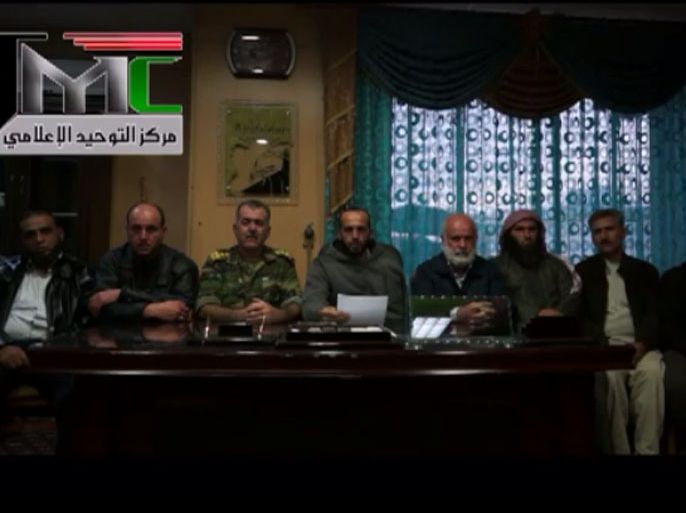 قائد لواء التوحيد عبد القادر صالح يتلو بيان تأييد الجيش الحر لائتلاف المعارضة في شهر نوفمبر 2012