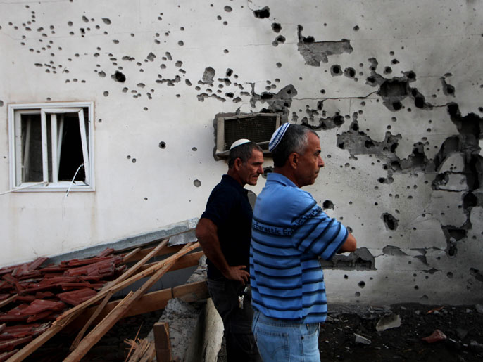 أضرار أحدثها صاروخ فلسطيني في منزل بمدينة أوفاكيم (الأوروبية)