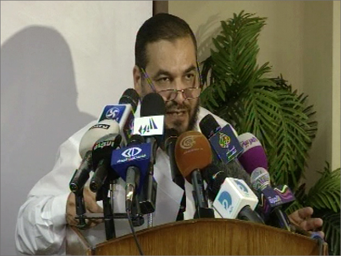  صفوت عبد الغني عضو مجلس شورى الجماعة الإسلامية أثناء مؤتمره الصحفي في القاهرة أمس (الجزيرة)