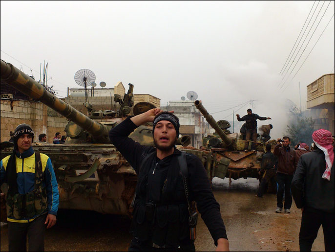 ‪مقاتلو الجيش الحر سيطروا على بلدات وحواجز في ريف حماة‬ (الفرنسية)