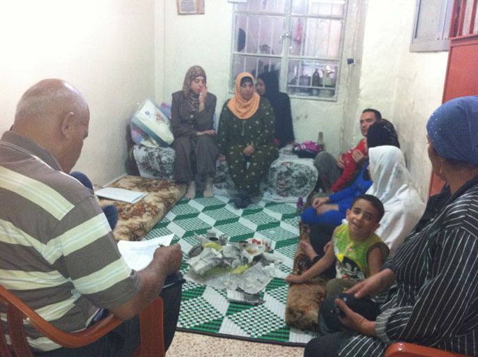 إحدى العائلات الفلسطينية التي نزحت من سوريا إلى لبنان فرارا من القتال