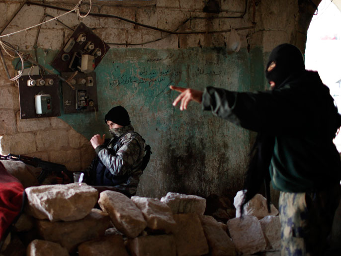 زعيم جبهة النصرة تنصل من تبني دولة العراق الإسلامية للجبهة وتوحدهما تحت راية واحدة (رويترز)
