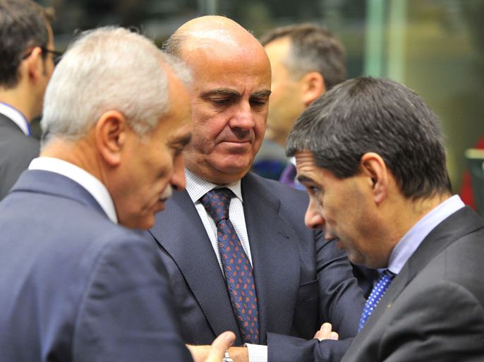2934 - Brussels, -, BELGIUM : Cypriot Finance Minister Vassos Shiarly (L), Spanish Finance Minister Luis De Guindos (C) and Portuguese Finance Minister Vitor Gaspar (R) talk prior an ECOFIN Council on December 12, 2012 at the EU Headquarters in Brussels. European Union finance ministers try again to nail down an accord on a controversial single supervisor system for the banks, a key step to taming the debt crisis and putting the bloc back on track. AFP PHOTO GEORGES GOBET