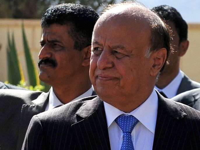 epa03514501 A file picture taken 19 November 2012, shows Yemeni president Abdo Rabbo Mansour Hadi (C) arriving in the presidential palace in Sana'a, Yemen. Media reports on 19 December 2012 state that Yemeni President Abd Rabu Mansour Hadi moved to assert his control over the country's army, abolishing the forces headed by rival army chiefs. Decrees issued late on 19 December by Hadi abolished the Republican Guard commanded by Ahmad Ali Saleh, the son of Hadi's predecessor Ali Abdullah Saleh, according to local newspapers Al-Masdar and Mareb Press reporting online. EPA/YAHYA ARHAB