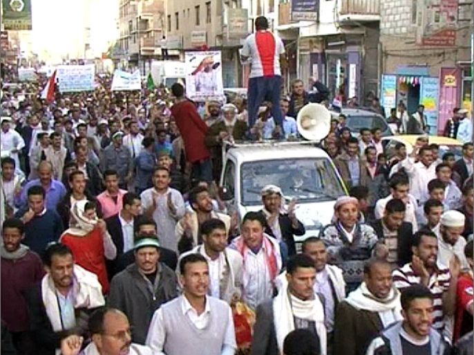 مظاهرة حاشدة للمطالبة بإقالة كل رموز نظام صالح