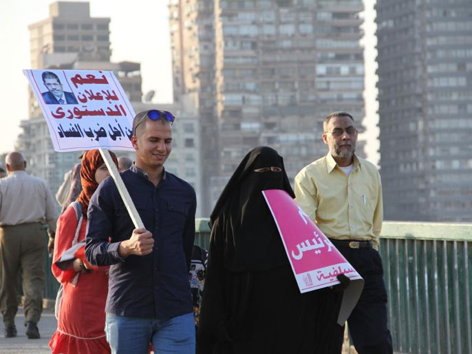 ‪المشاركون في مليونية الشرعية والشريعة حرصوا على التعبير عن تأييدهم للإعلان الدستوري‬ (الجزيرة)