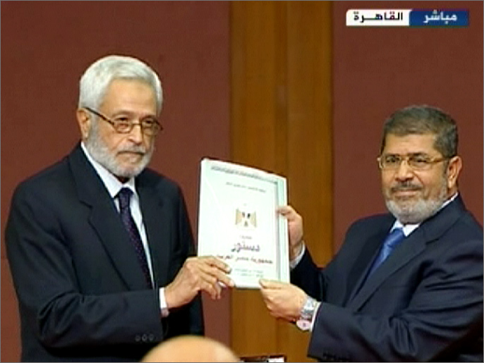 ‪الرئيس مرسي دعا للاستفتاء على مسودة الدستور الجديد السبت المقبل‬  (الجزيرة)
