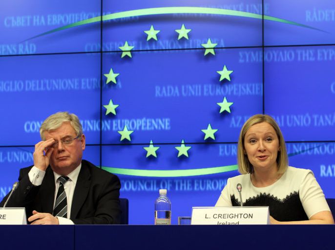 epa03512294 Irish Foreign Minister Eamon Gilmore and Irish Minister for European Affairs, Lucinda Creighton give a press conference to present the priorities of the Irish EU presidency in Brussels, Belgium, 17 December 2012. Ireland will take over the six-month rotating EU presidency on 01 January 2013. EPA/OLIVIER HOSLET