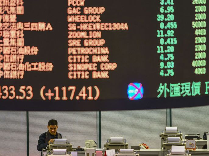 AD008 - HONG KONG, -, CHINA : A trader walks the floor of the Hong Kong Stock Exchange as share prices are flashed above on January 2, 2013. Hong Kong shares ended 2.89 percent higher after the US Congress approved a deal to avert the "fiscal cliff" of tax rises and spending cuts, with the benchmark Hang Seng Index rising 655.06 points to close at 23,311.98. AFP PHOTO / Antony DICKSON