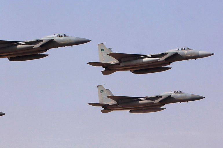 Royal Saudi Air Force jets fly in formation over a graduation ceremony at King Faisal Air Academy in Riyadh January 1, 2013. REUTERS/Fahad Shadeed (SAUDI ARABIA - Tags: MILITARY)