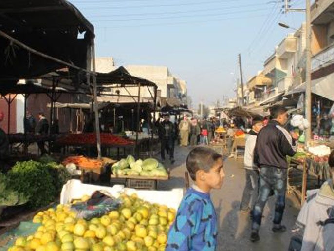 ‪إقبال ضعيف على الشراء من سوق بعيدين‬ (الجزيرة)