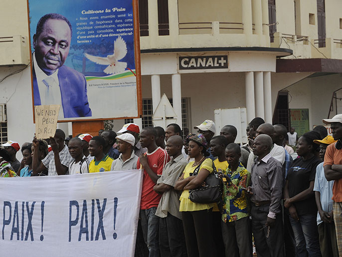 ‪متظاهرون في بانغي يطالبون بالسلام‬ (الفرنسية)