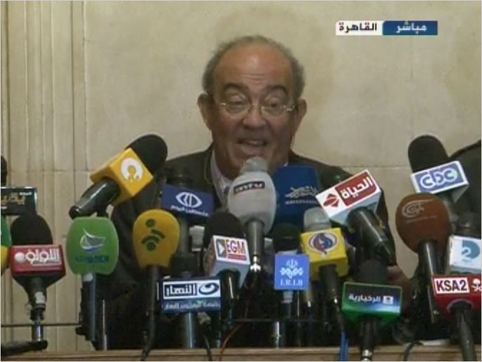 ‪المتحدث باسم جبهة الإنقاذ الوطني المعارضة بمصر خلال المؤتمر الصحفي‬  (الجزيرة)