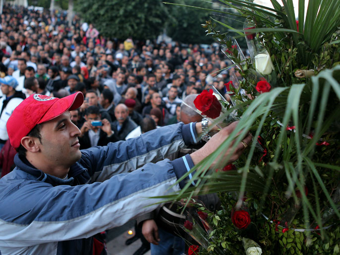 ‪تونسيون تجمعوا الأحد وسط العاصمة للاحتفال بذكرى الثورة‬ (الأوروبية)