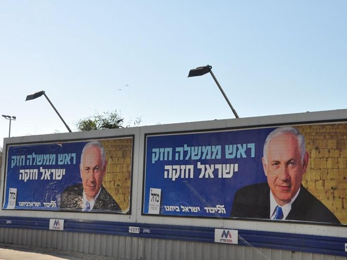 لافتات انتخابية لرئيس الوزراء بنيامين نتنياهو بدون منافس رجل